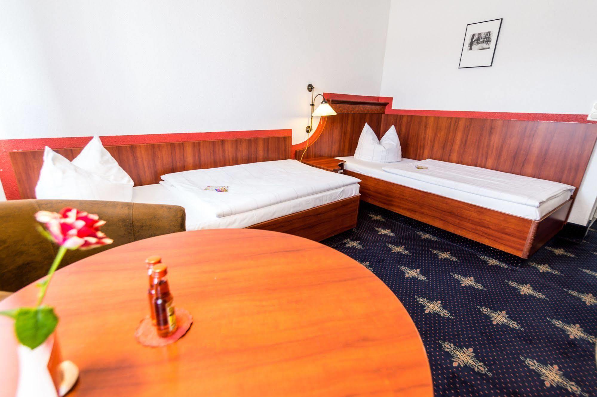 Hotel Wilder Mann אנברג - בוכהולץ מראה חיצוני תמונה