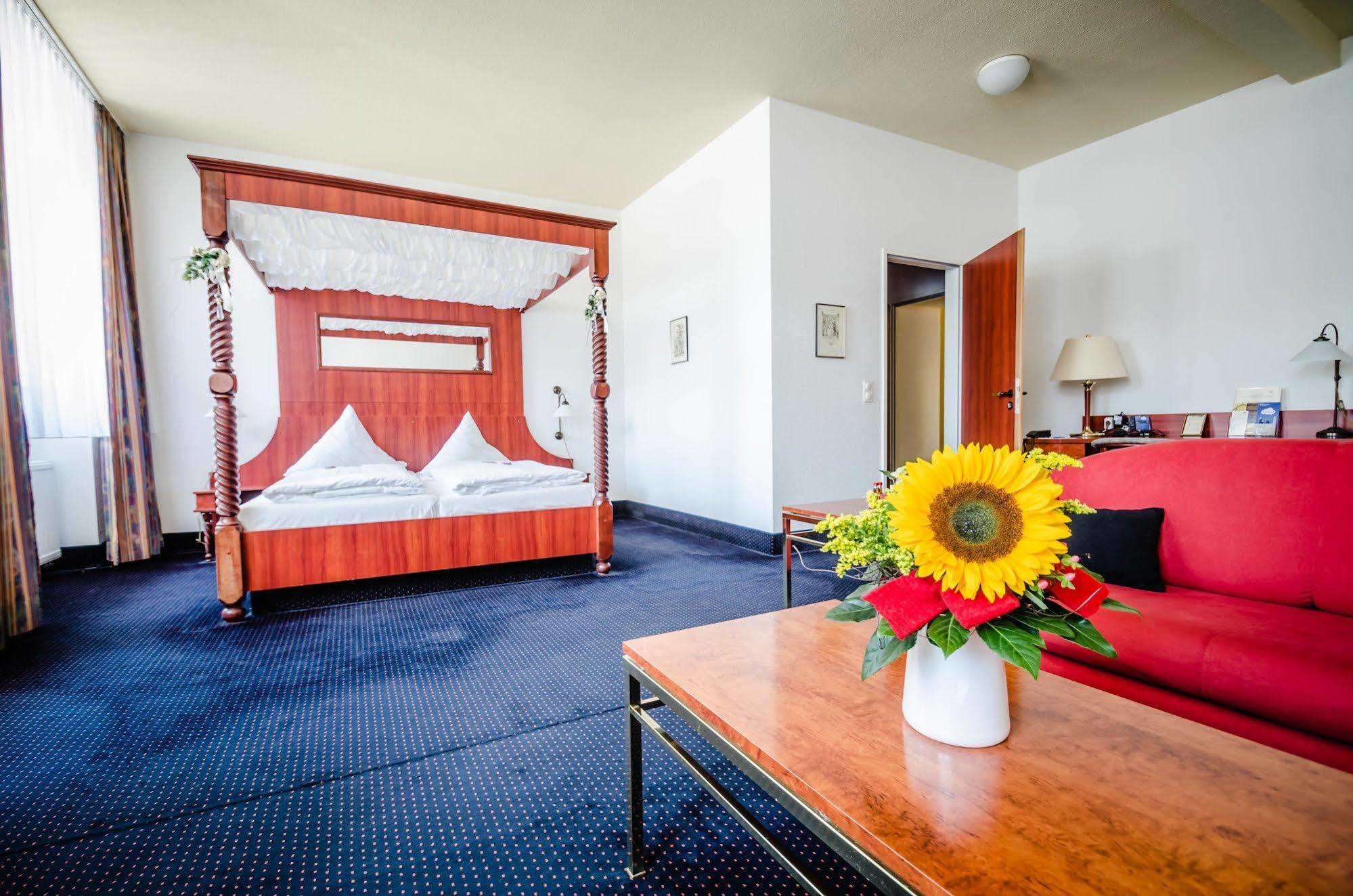 Hotel Wilder Mann אנברג - בוכהולץ מראה חיצוני תמונה